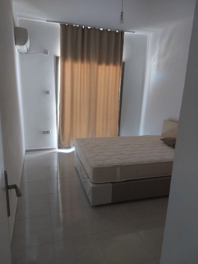 LEFKOŞA/GÖNYELİ BELEDİYE BULVAR YOLU BÖLGESİNDE KİRALIK 2+1 DAİRE-7