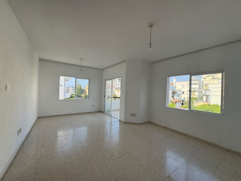 GİRNE/YUKARI GİRNE – SATILIK 3+1 DAİRE-2