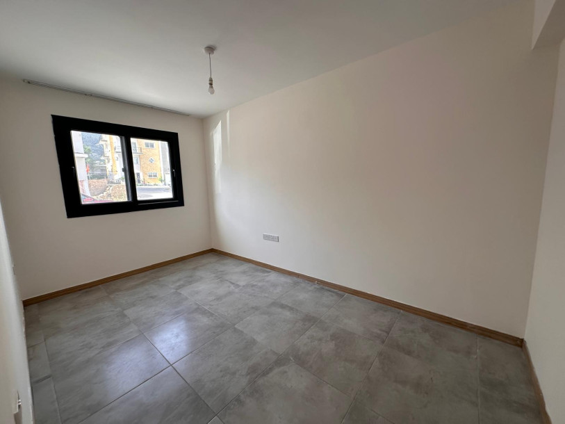 GİRNE/ALSANCAK'TA HAVUZLU SİTE İÇERİSİNDE SATILIK 2+1 DAİRE-8