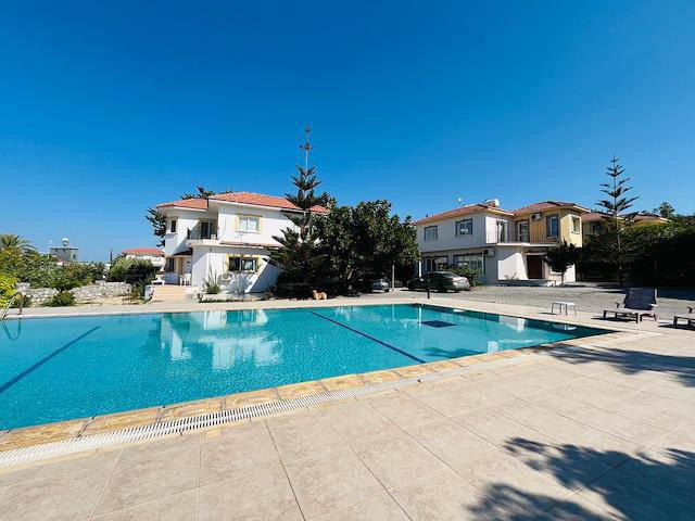 GİRNE/ALSANCAK'TA HAVUZLU SİTE İÇERİSİNDE SATILIK 2+1 İKİZ VİLLA-8