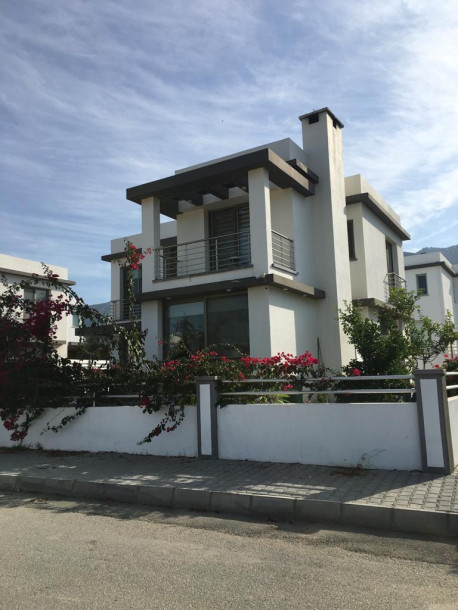 GİRNE/ALSANCAK ESCAPE PALJI BÖLGESİNDE KİRALIK 4+1 HAVUZLU VİLLA-1
