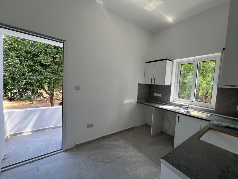 LEFKOŞA/ DEREBOYU BÖLGESİNDE KİRALIK 3+1 MÜSTAKİL BAHÇELİ EV-4