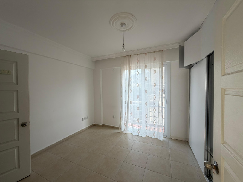 GİRNE/ALSANCAK’TA DENİZE YAKIN, BAKIMLI 3+1 SATILIK FIRSAT DAİRE-10