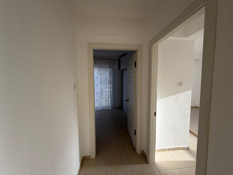 GİRNE/ALSANCAK’TA DENİZE YAKIN, BAKIMLI 3+1 SATILIK FIRSAT DAİRE-3