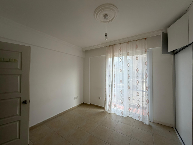 GİRNE/ALSANCAK’TA DENİZE YAKIN, BAKIMLI 3+1 SATILIK FIRSAT DAİRE-9