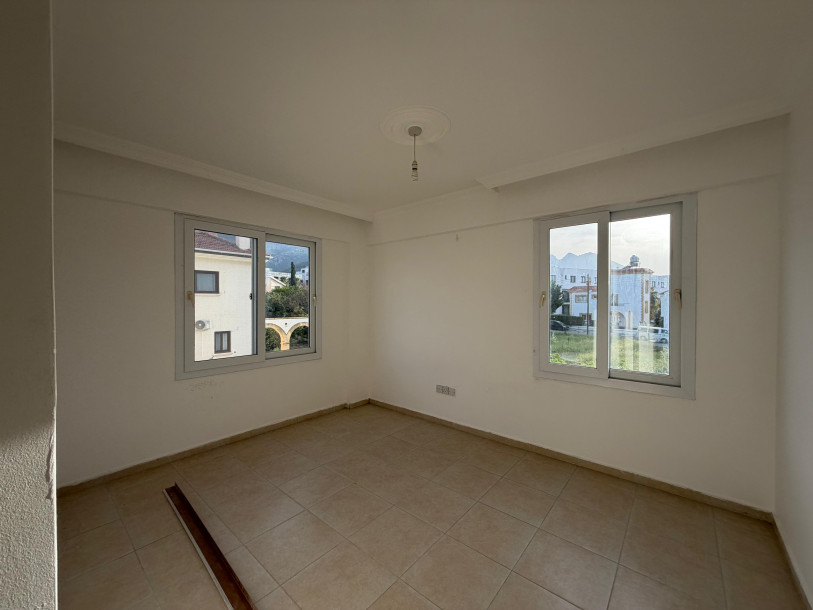 GİRNE/ALSANCAK’TA DENİZE YAKIN, BAKIMLI 3+1 SATILIK FIRSAT DAİRE-5