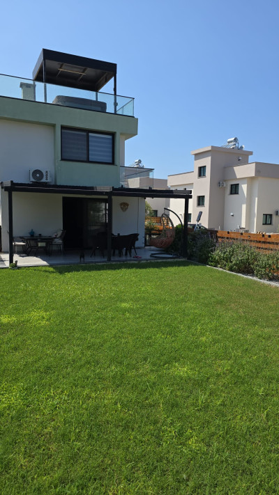 GİRNE ALSANCAK’TA MÜSTAKİL SÜPER LÜKS SATILIK 2+2 VİLLA-16