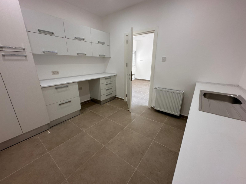 GİRNE/ALSANCAK'TA MERİT HOTELLERE YAKIN KONUMDA SATILIK 6+2 ÖZEL HAVUZLU VİLLA-21