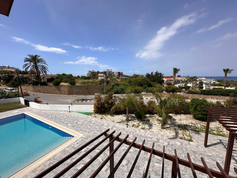 GİRNE/ALSANCAK'TA MERİT HOTELLERE YAKIN KONUMDA SATILIK 6+2 ÖZEL HAVUZLU VİLLA-5