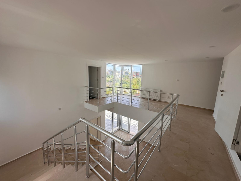 GİRNE/ALSANCAK'TA MERİT HOTELLERE YAKIN KONUMDA SATILIK 6+2 ÖZEL HAVUZLU VİLLA-22