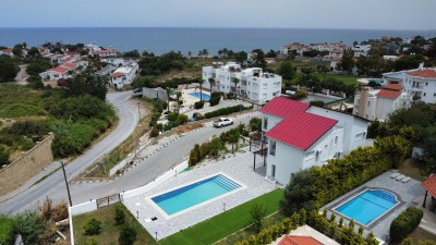GİRNE/ALSANCAK'TA MERİT HOTELLERE YAKIN KONUMDA SATILIK 6+2 ÖZEL HAVUZLU VİLLA-9
