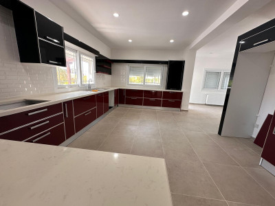 GİRNE/ALSANCAK'TA MERİT HOTELLERE YAKIN KONUMDA SATILIK 6+2 ÖZEL HAVUZLU VİLLA-19