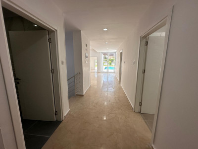 GİRNE/ALSANCAK'TA MERİT HOTELLERE YAKIN KONUMDA SATILIK 6+2 ÖZEL HAVUZLU VİLLA-23