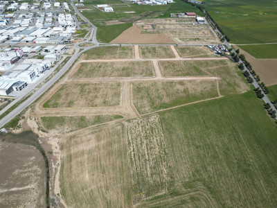 LEFKOŞA/ALAYKÖY'DE HEM TİCARİ HEM KONUT İZİNLİ ARAZİLER-2