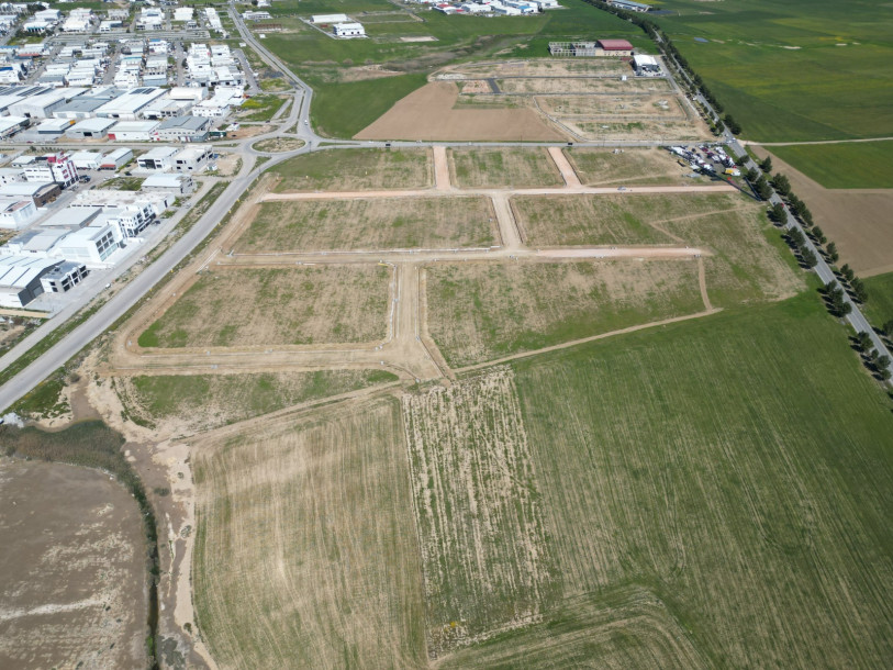 LEFKOŞA/ALAYKÖY'DE HEM TİCARİ HEM KONUT İZİNLİ ARAZİLER-2