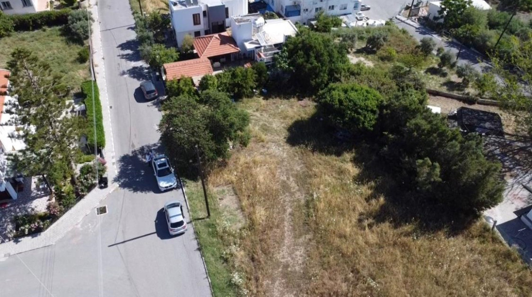 GİRNE/ALSANCAK DENİZKIZI HOTEL BÖLGESİNDE SATILIK ARSA-1