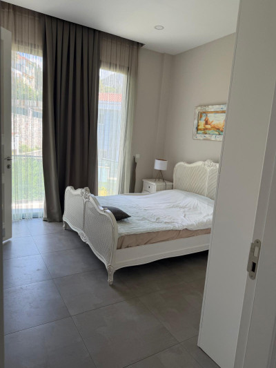 GİRNE BELLAPAİS’TE KİRALIK 2+1 DAİRE HAVUZLU SİTE İÇERİSİNDE • YENİ EŞYALAR-10
