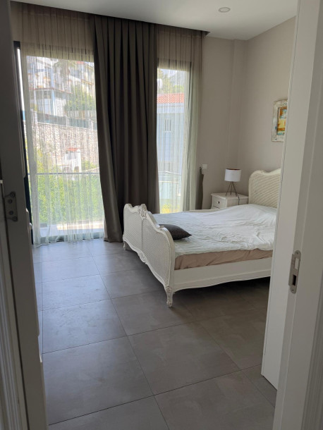 GİRNE BELLAPAİS’TE KİRALIK 2+1 DAİRE HAVUZLU SİTE İÇERİSİNDE • YENİ EŞYALAR-8