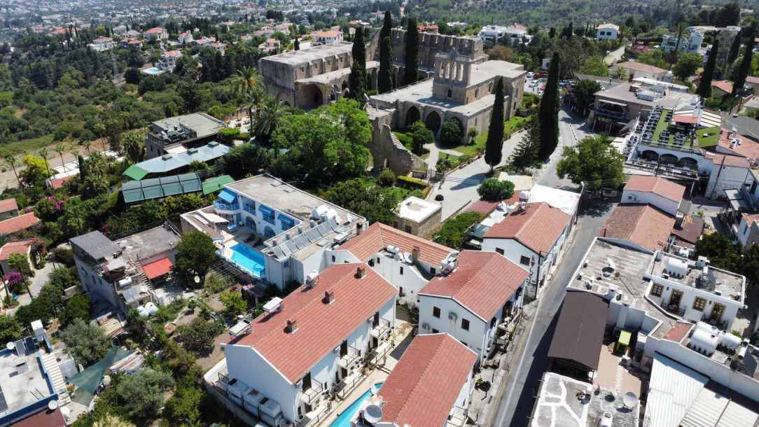GİRNE/BELLAPAİS'TE SATILIK MUHTEŞEM BUTİK OTEL-2