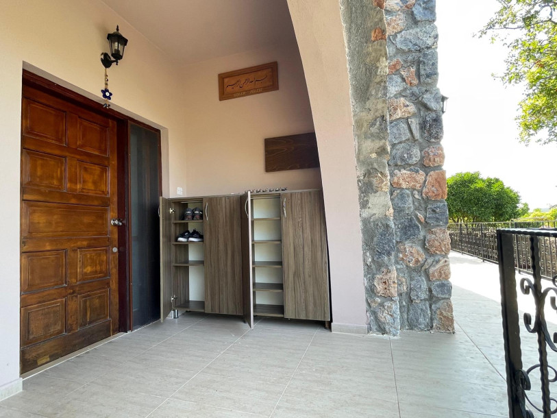 GİRNE/ÇATALKÖY'DE SATILIK 5+1 EŞYALI VİLLA-5