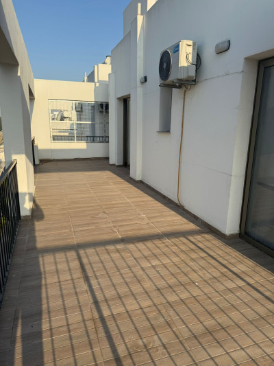 LEFKOŞA/KÜÇÜK KAYMAKLI' DA ÖĞRENCİ İÇİN KİRALIK 2+1 FULL EŞYALI PENTHOUSE-14