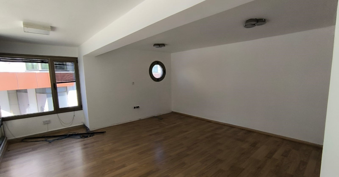 GİRNE MERKEZDE KİRALIK DÜKKANLAR-18