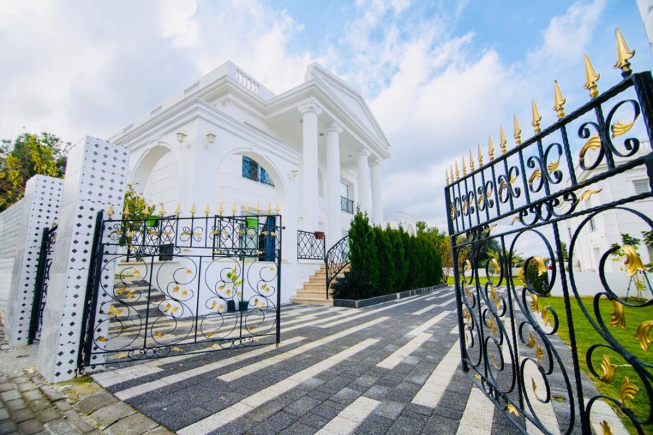 GİRNE/EDREMİT'TE SATILIK MÜKEMMEL 5+1 HAVUZLU VİLLA-1
