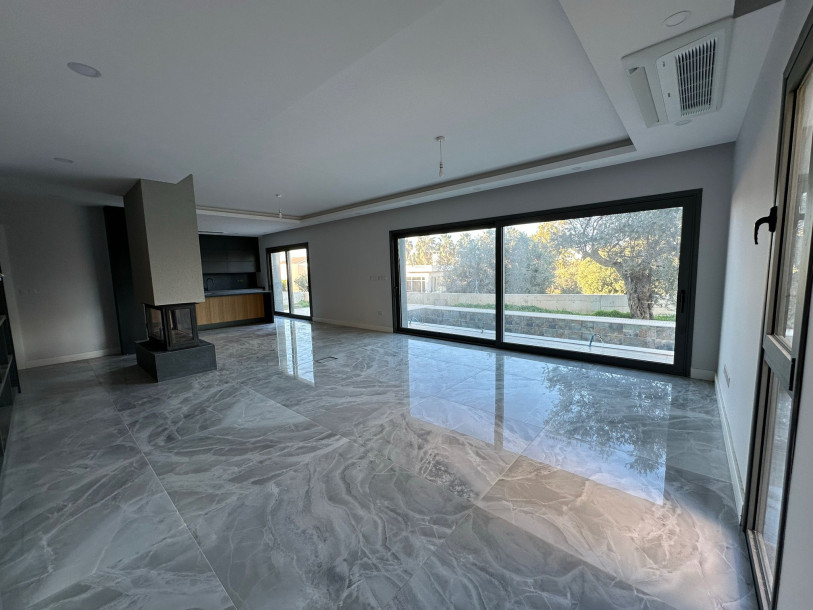 GİRNE/EDREMİT'TE EŞSİZ GÜZELLİKTE SATILIK 4+1 VİLLALAR-8