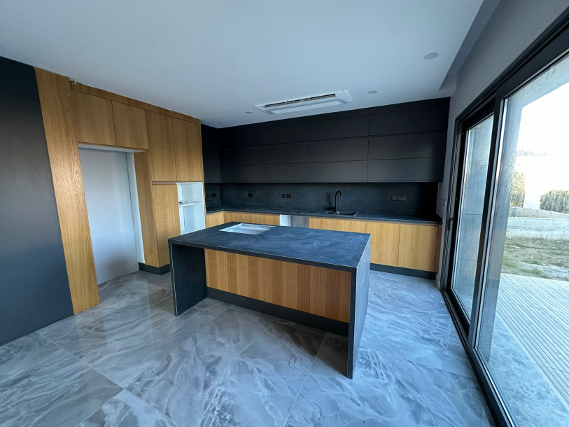 GİRNE/EDREMİT'TE EŞSİZ GÜZELLİKTE SATILIK 4+1 VİLLALAR-15