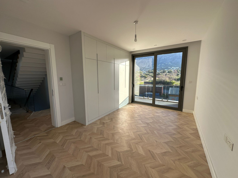 GİRNE/EDREMİT'TE EŞSİZ GÜZELLİKTE SATILIK 4+1 VİLLALAR-24