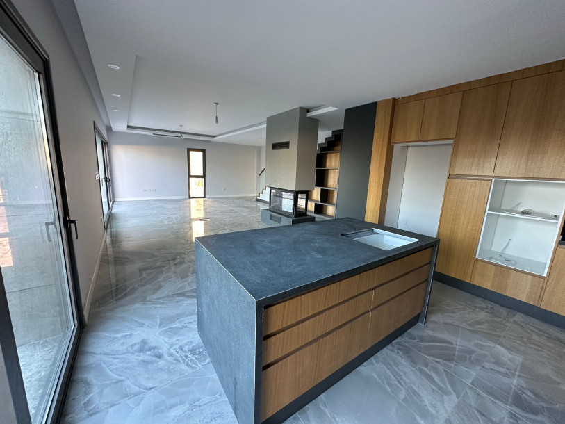 GİRNE/EDREMİT'TE EŞSİZ GÜZELLİKTE SATILIK 4+1 VİLLALAR-13