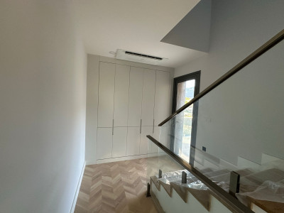 GİRNE/EDREMİT'TE EŞSİZ GÜZELLİKTE SATILIK 4+1 VİLLALAR-18