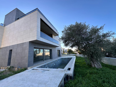 GİRNE/EDREMİT'TE EŞSİZ GÜZELLİKTE SATILIK 4+1 VİLLALAR-2