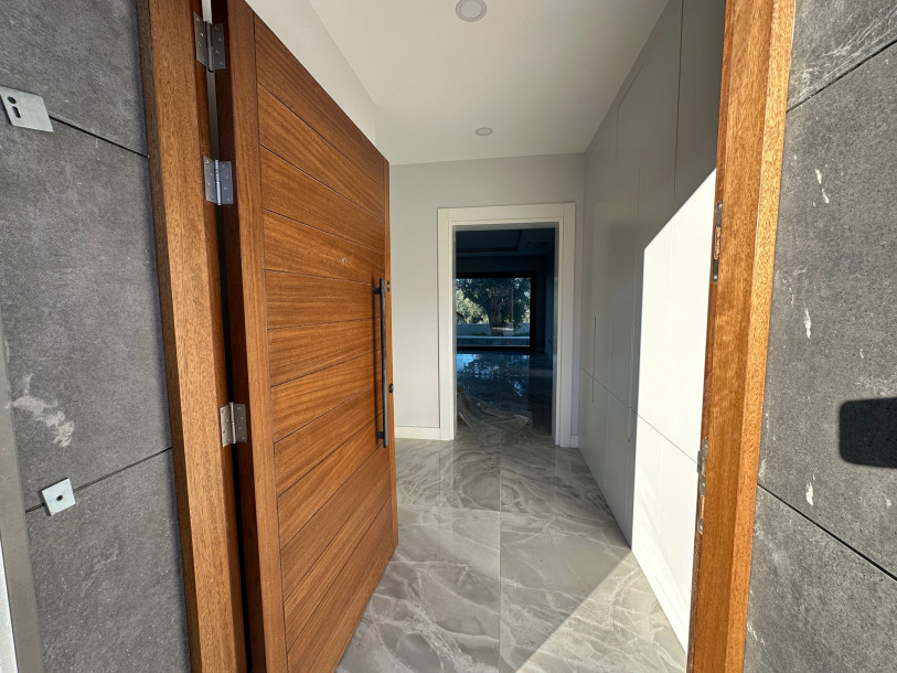 GİRNE/EDREMİT'TE EŞSİZ GÜZELLİKTE SATILIK 4+1 VİLLALAR-7