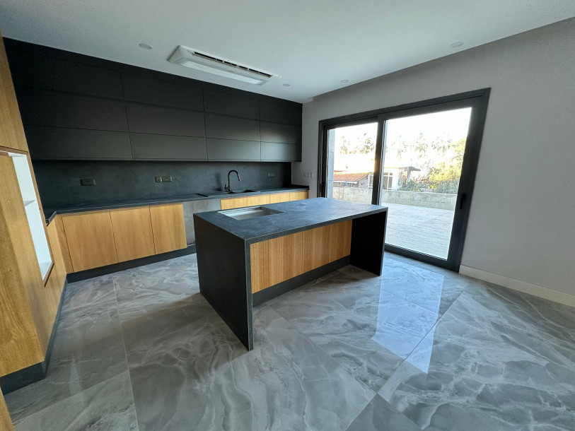 GİRNE/EDREMİT'TE EŞSİZ GÜZELLİKTE SATILIK 4+1 VİLLALAR-14