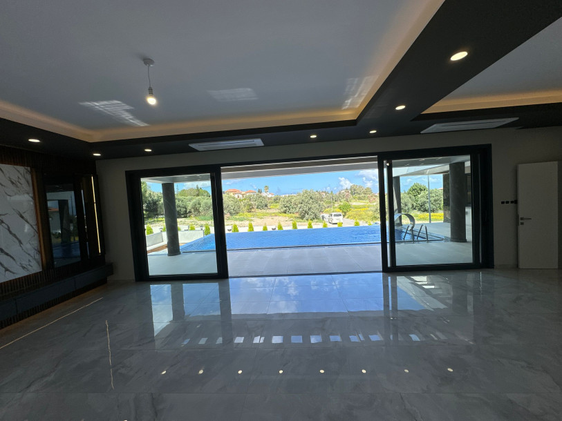 GİRNE/EDREMİT'TE SATILIK 5+2 ULTRA LÜKS VİLLA-5