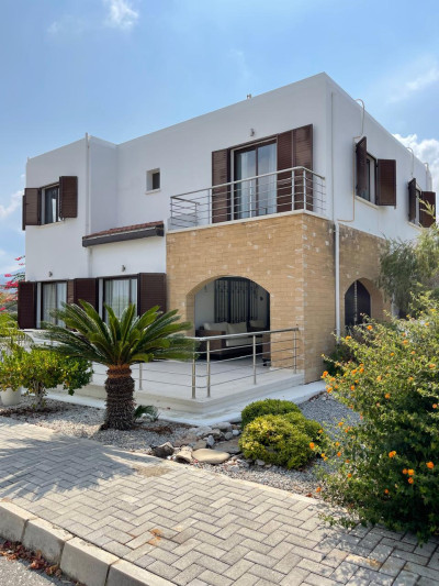GİRNE/ ESENTEPE KÜÇÜKERENKÖY'DE KİRALIK 4+1 VİLLA