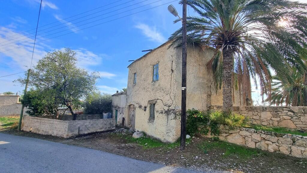 İSKELE/ERGÂZİ KÖYÜ’NDE SATILIK KÖY EVİ-1