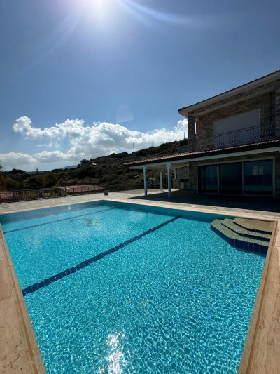 GİRNE/ESENTEPE’DE SATILIK ÖZEL HAVUZLU DENİZE SIFIR 3+1 VİLLA-16