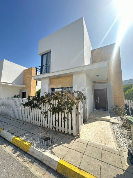 GİRNE/KARAOĞLANOĞLU – GAÜ BÖLGESİNDE SATILIK 2+1 VİLLA-20