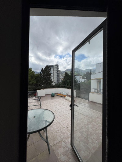 GİRNE MERKEZ – 20 TEMMUZ STADYUMU CADDESİ ÜZERİNDE SATILIK TİCARİ DAİRE-29