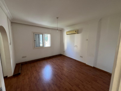 GİRNE MERKEZ GRAND PASHA HOTEL BÖLGESİNDE KİRALIK TİCARİ İZİNLİ VİLLA-10