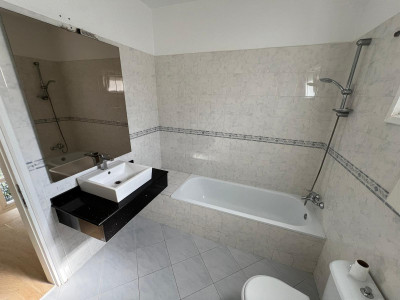 GİRNE MERKEZ GRAND PASHA HOTEL BÖLGESİNDE KİRALIK TİCARİ İZİNLİ VİLLA-15