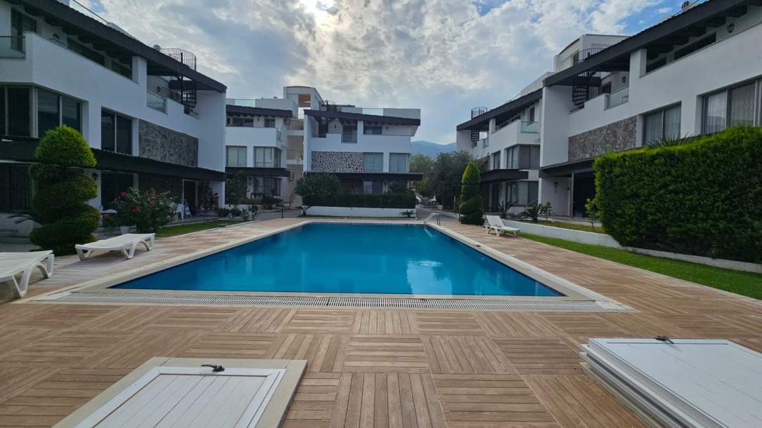 GİRNE ALSANCAK’TA SATILIK 3+1 İKİZ VİLLA – FULL EŞYALI – SİTE HAVUZLU-1