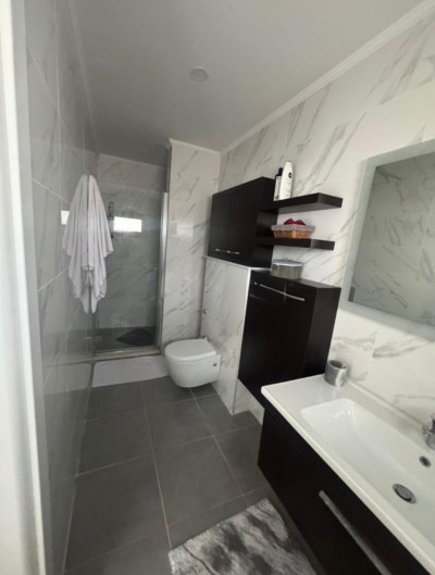 GİRNE MERKEZ'DE LÜKS SİTEDE SATILIK 3+1 DAİRE-9