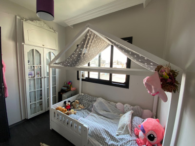 GİRNE MERKEZ – 20 TEMMUZ STADYUMU CADDESİ ÜZERİNDE SATILIK TİCARİ DAİRE