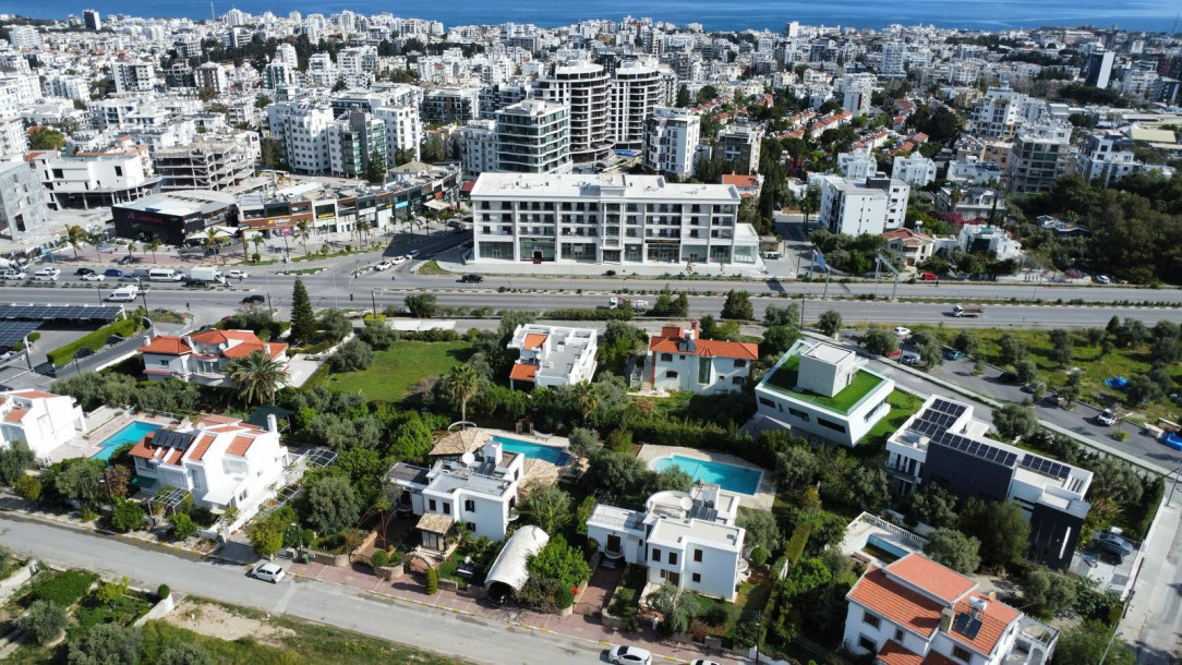 GİRNE MERKEZDE SATILIK 4+1 ÖZEL YAPIM LÜKS VİLLA-21