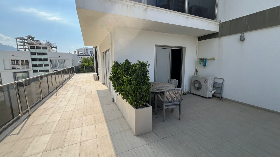 GİRNE MERKEZDE KİRALIK TİCARİ İZİNLİ 1+1 PENTHOUSE-14