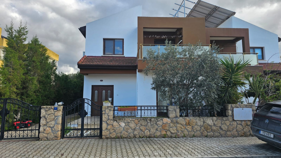 LEFKOŞA/GÖNYELİ' DE 3+1 KİRALIK VİLLA-1