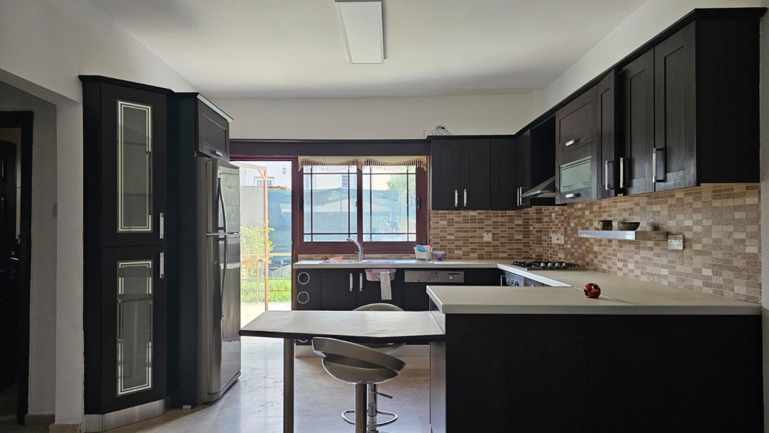 LEFKOŞA/GÖNYELİ' DE 3+1 KİRALIK VİLLA-5